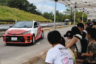 迫力ラリーカー「ジェットコースターみたい」　恵那で体験会