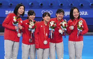 ロコ・ソラーレ銀、海外メディアも賛辞 「日本にとっては五輪史上で最高の結果、心から誇るべきだ」【カーリング】