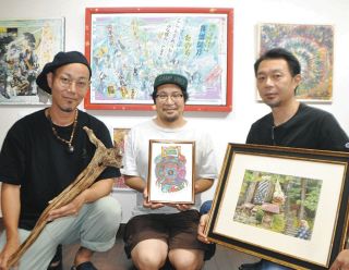 妖怪や骸骨、個性的な絵に　中津川で「奇行画家」4人展