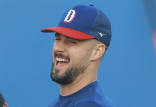 中日】現役引退した平田良介さんが異例のフリー打撃、18年のユニホーム