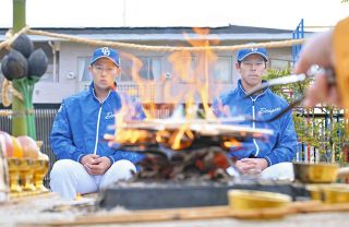 中日・仲地礼亜、「不本意な１年だった。来年はけがせずにやりきりたい」来季３年目へ意気込む　樋口正修と「ボール供養」