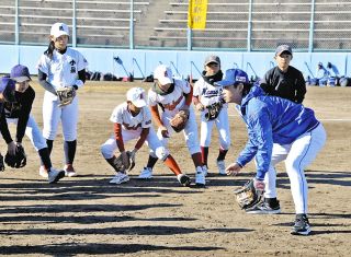ドラゴンズ選手やOBから手ほどき　多治見市内9チームの児童に野球教室