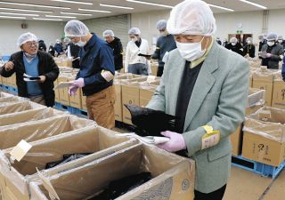 「香り高く柔らかい」　三重県産黒のり初市、昨年を大幅に上回る631万枚出荷