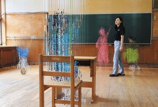 閉校した小学校で感性刺激　下呂アートディスカバリー、14の国・地域の作家59組出展