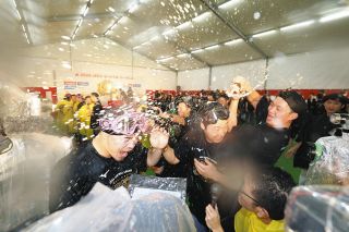 「会場の空気が一変した…」プロ野球界で語り継がれる“ビールかけ伝説” 阪神OBが明かした知られざる『85年の失敗』