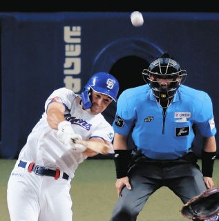 ◇鮫島彩さん、親子でお散歩ショット【写真】：中日スポーツ・東京中日