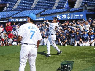 巨人】前監督の高橋由伸さんが始球式に登場 侍ジャパンのユニホーム姿