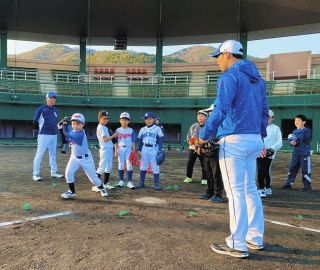 川又米利さんらがコーチ、ドラゴンズアカデミー開校　岐阜県大野町で園児と児童対象