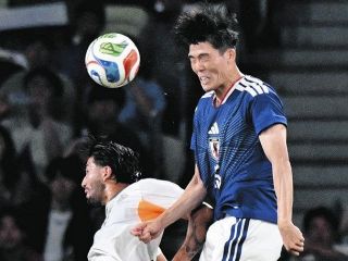 胸に、日本を。』 イタリアセリエC・ペルージャ、ユニホーム胸