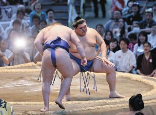 ◇倉科カナ、雰囲気違うチェキの1枚【写真】：中日スポーツ