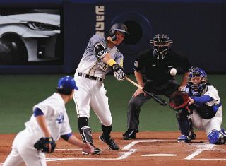 【阪神】佐藤輝 フェンス最上部直撃打は検証の末二塁打に「バンテリンドームなので仕方ないです」