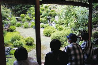西三河の庭園の趣、ゆったり味わう　日帰りバスツアーに36人