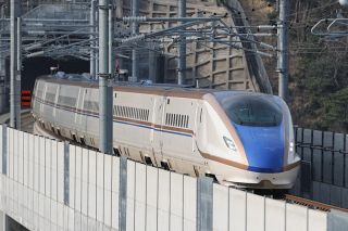 お盆期間の北陸新幹線、1日平均利用者数は最多　国内旅行を選ぶ人が増えた？
