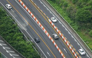 岐阜県土岐市の中央道で逆走車を運転の女を逮捕　避けようとしたトラック2台が事故