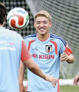 鹿島】FW上田がモデルの由布菜月と結婚を発表：中日スポーツ・東京中日