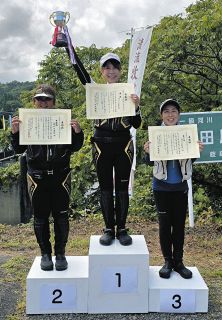 内山江梨子さん初Ｖ　牧田川Ｗｏｍｅｎ’ｓ鮎釣り大会　岐阜県大垣市