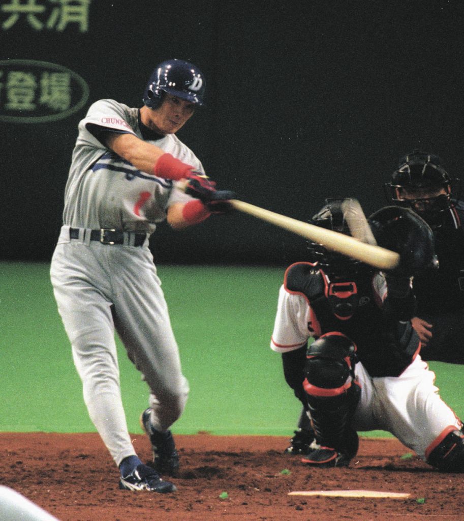 福留孝介外野手、今季限りで引退