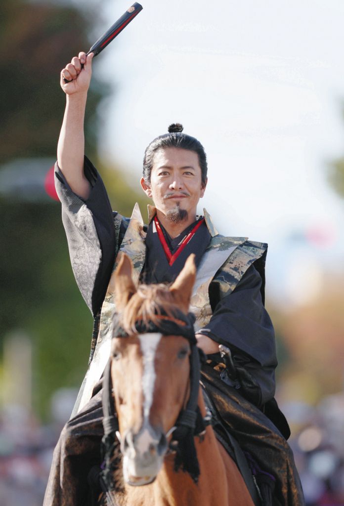 キムタク信長「いざ出陣！」 岐阜で騎馬武者行列