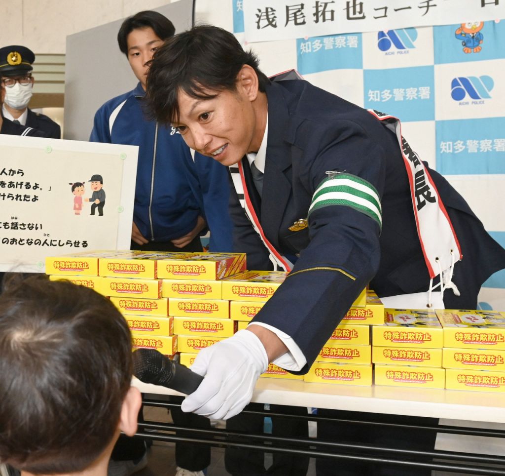 銀杯 純銀 静岡県警察本部長賞 133g 埼玉県警の本部長に鈴木基之氏着任(2022年7月20日) - YouTube