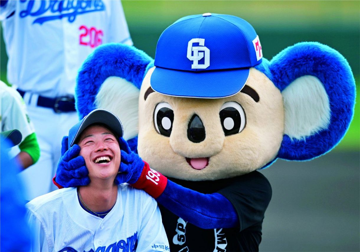 沖縄で大暴れのドアラ…笑顔がトレードマークのルーキー、辻本倫太郎と