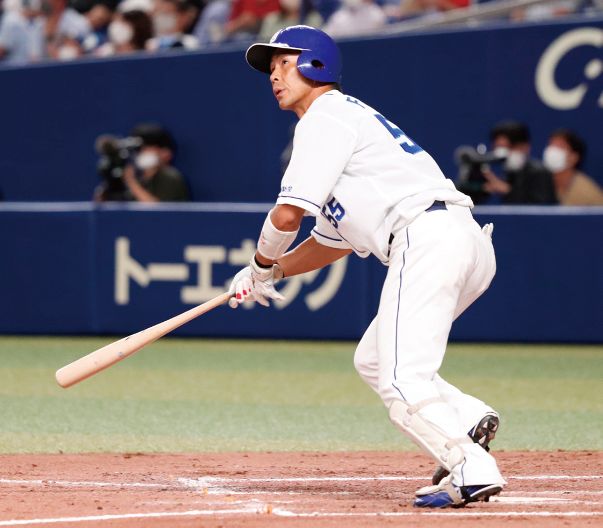 去年右膝の手術…今季は悔しい思いをした福田永将 本塁打のバット投げ