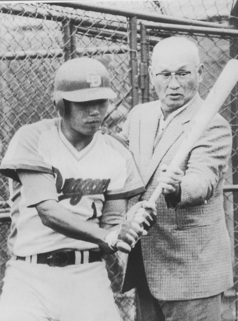 ハ*ル様 松木平優太投手「プロ初勝利」記念商品100枚限定 松木平優太、お立ち台で涙を流したプロ初勝利…支えてくれた